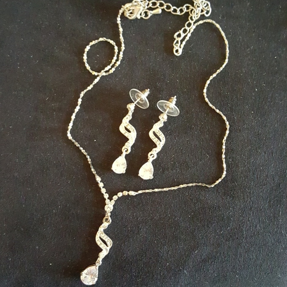 Fashion earring and necklace set
