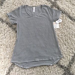LuLaRoe Classic Tshirt - XS