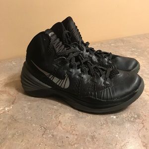 Boys Size 8 Hyperdunk Basketball Shoes