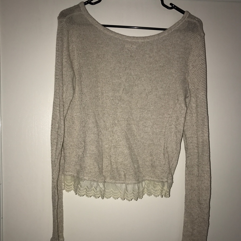 Super cute light long sleeve!! - Picture 2 of 3