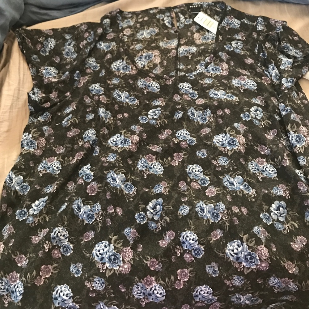 Torrid size 3 shirt