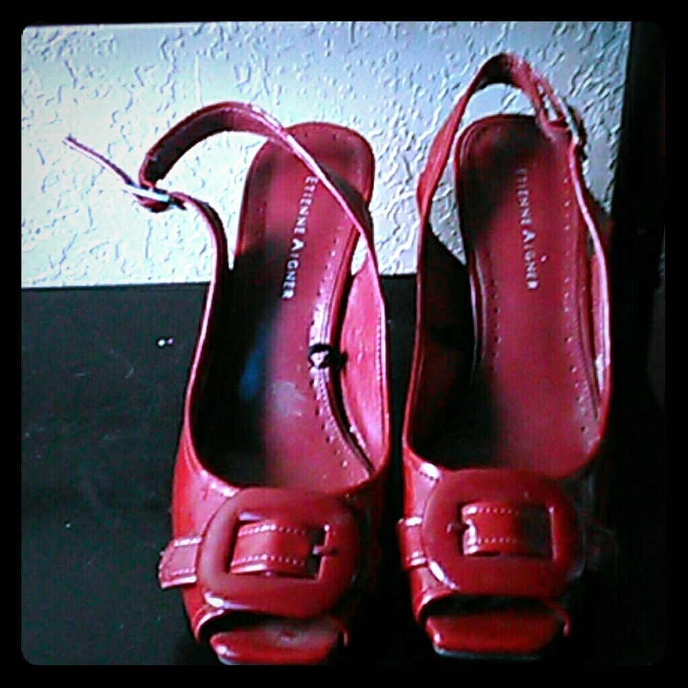 Red pumps