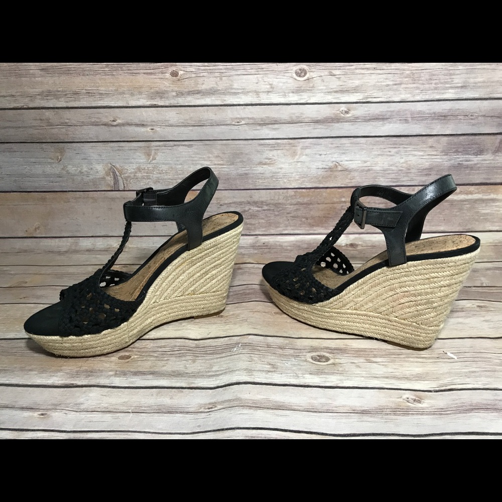 PRICE DROP!!!!!Gianni Bini Wedges- Worn Once! - Picture 3 of 8