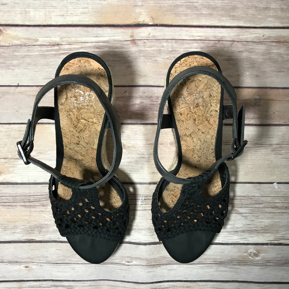 PRICE DROP!!!!!Gianni Bini Wedges- Worn Once! - Picture 4 of 8