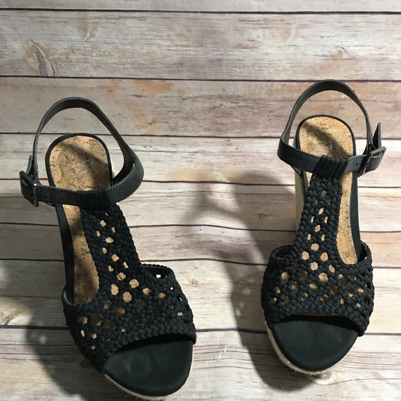 PRICE DROP!!!!!Gianni Bini Wedges- Worn Once! - Picture 2 of 8