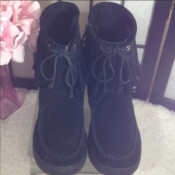 UGG Shoes - 🌼Unique Black authentic fringe uggs