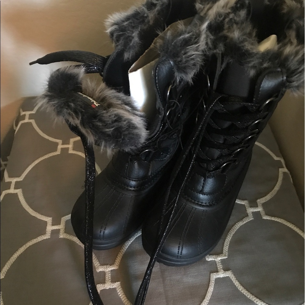 NWT Quest Snow Boots