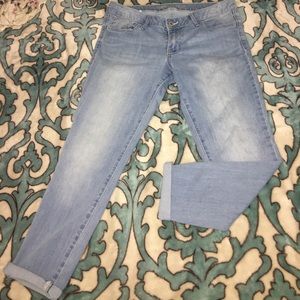 LIGHT WASH JEANS//Old Navy