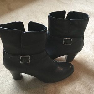 Clarks black boots size 8.5 NWOT.