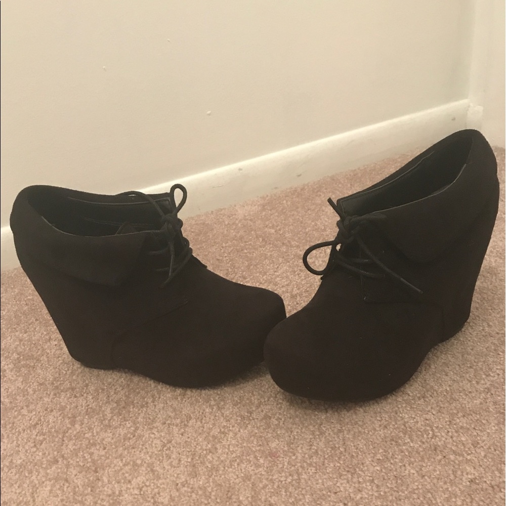 Black lace up Wedge