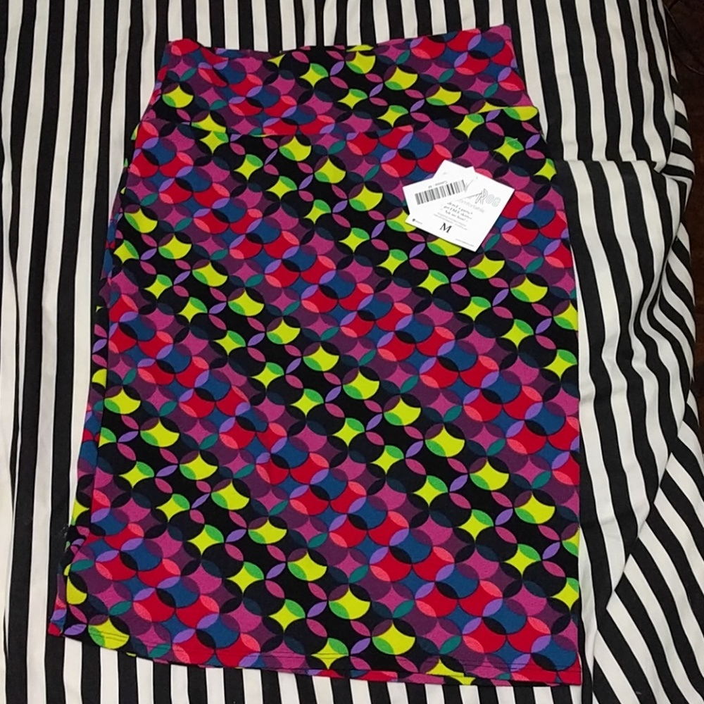 Diagonal Rows Circles Cassie Midi Skirt - Size Medium (NWT)