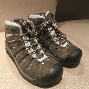 KEEN ladies hiking boots