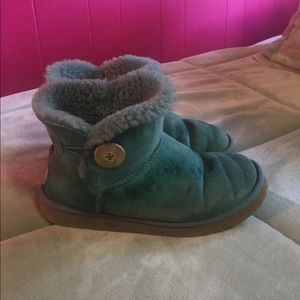 Short teal uggs