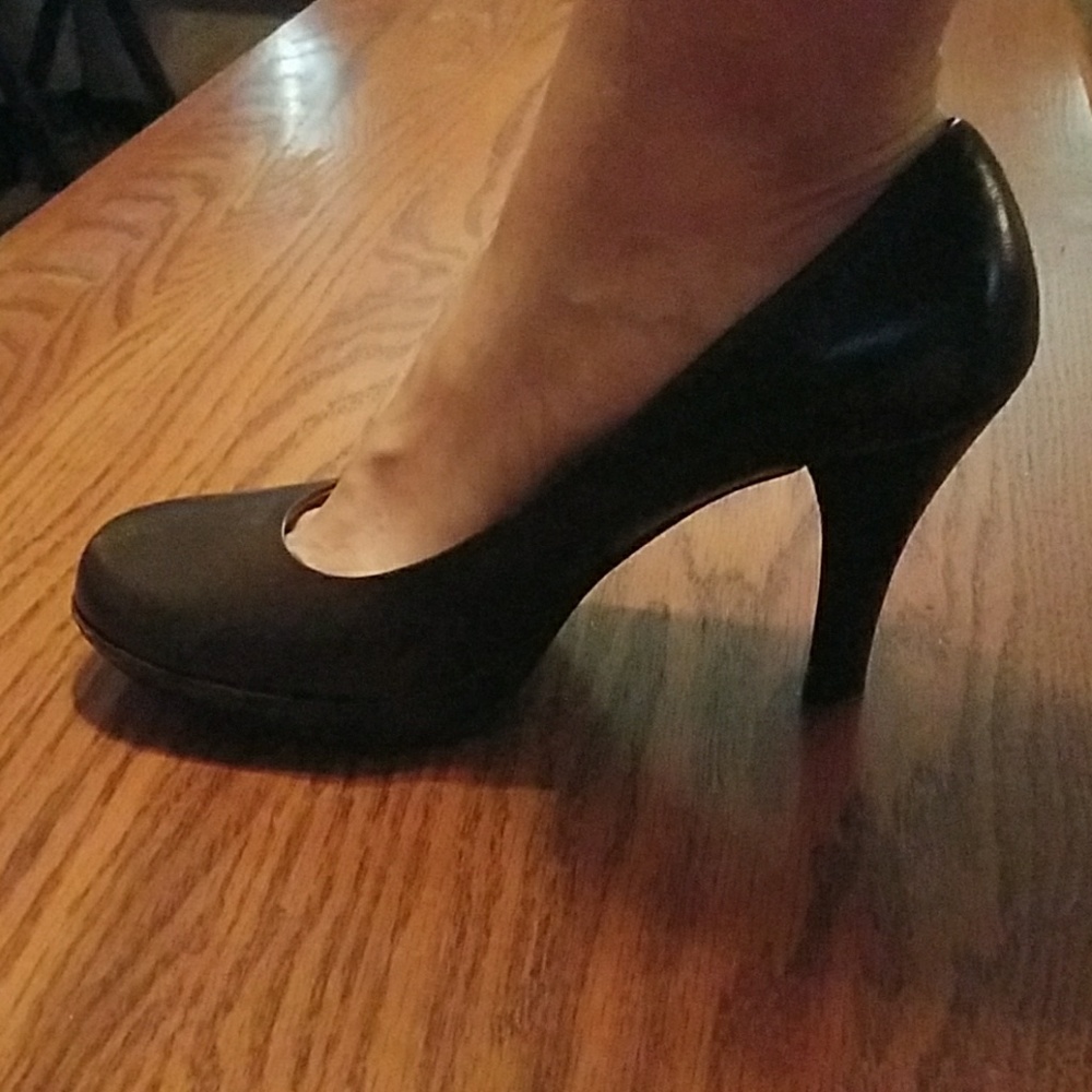 Sz 7 Brown Leather Heels