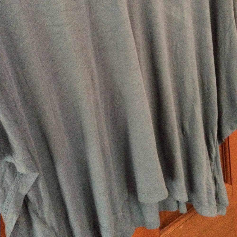 Flowy Ocean Top - Picture 2 of 3