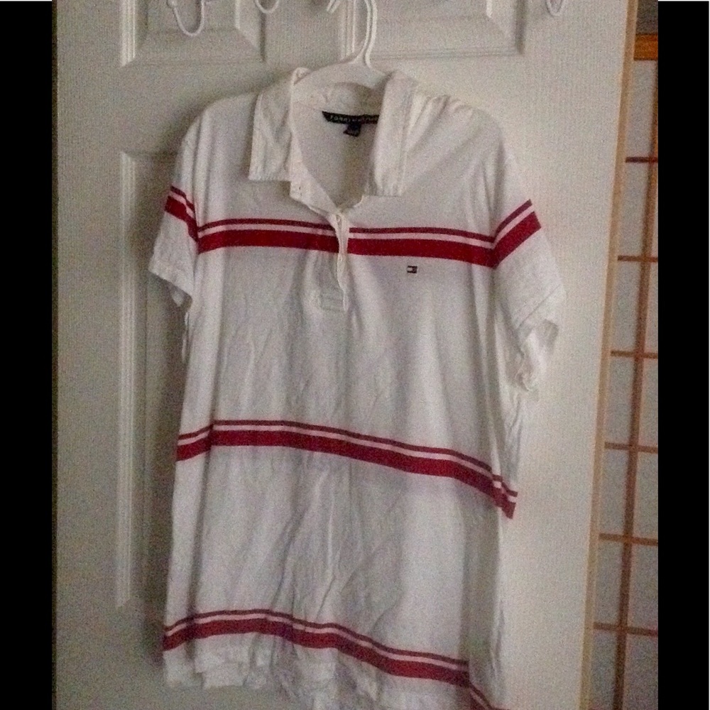 Collared cotton short sleeve striped 3 button top.