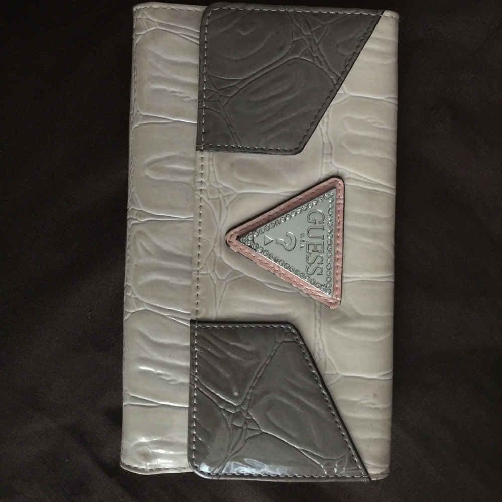 ✨✨ GUESS WALLET!!✨✨