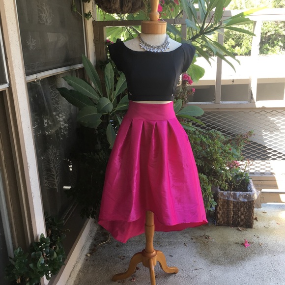 Zara Tops - Zara NWT Black Side Cut Out Crop Top in a Medium