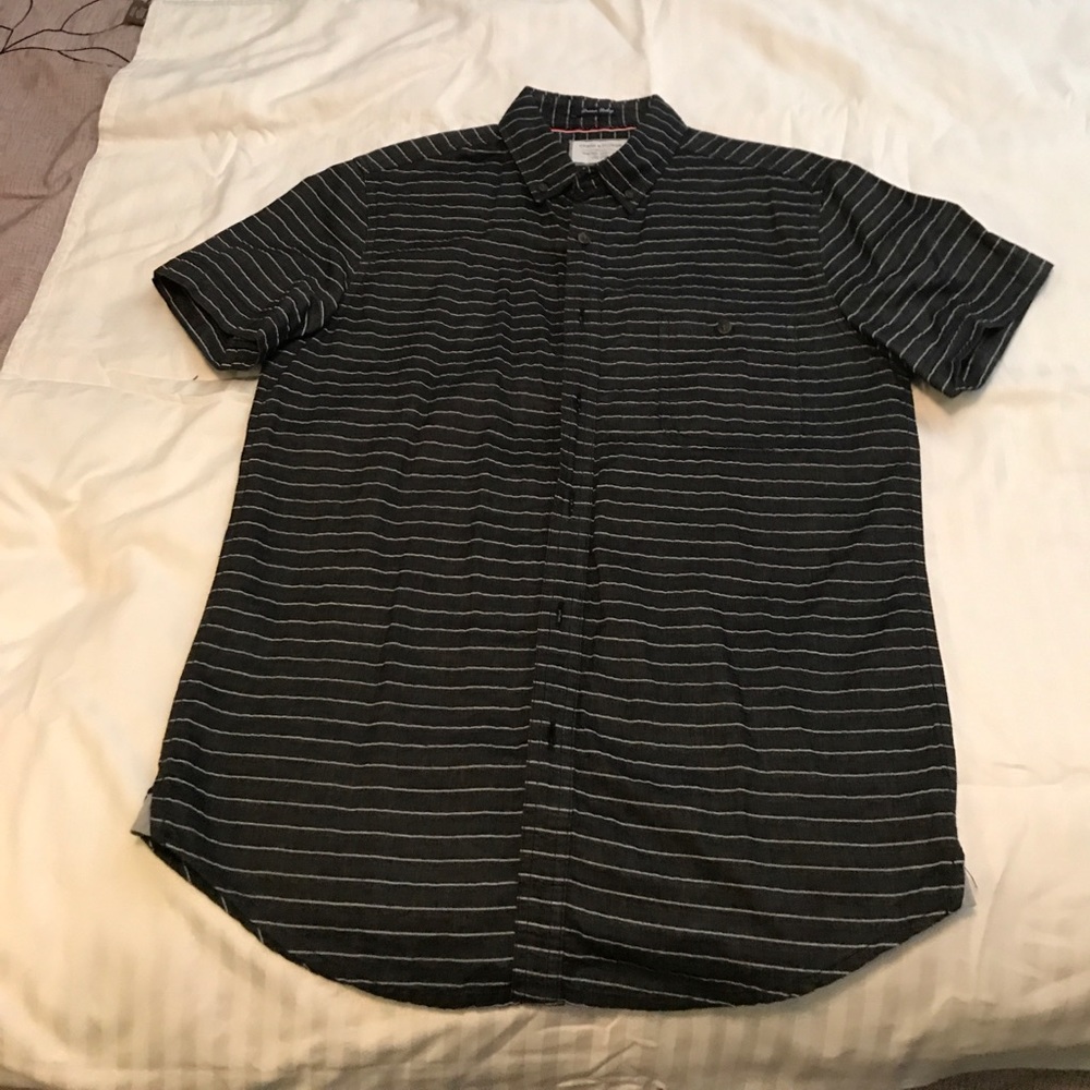 Short sleeve button down