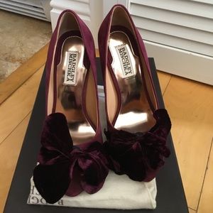 NWT Berry Badgley Mischka Suede "Maribelle" Pumps