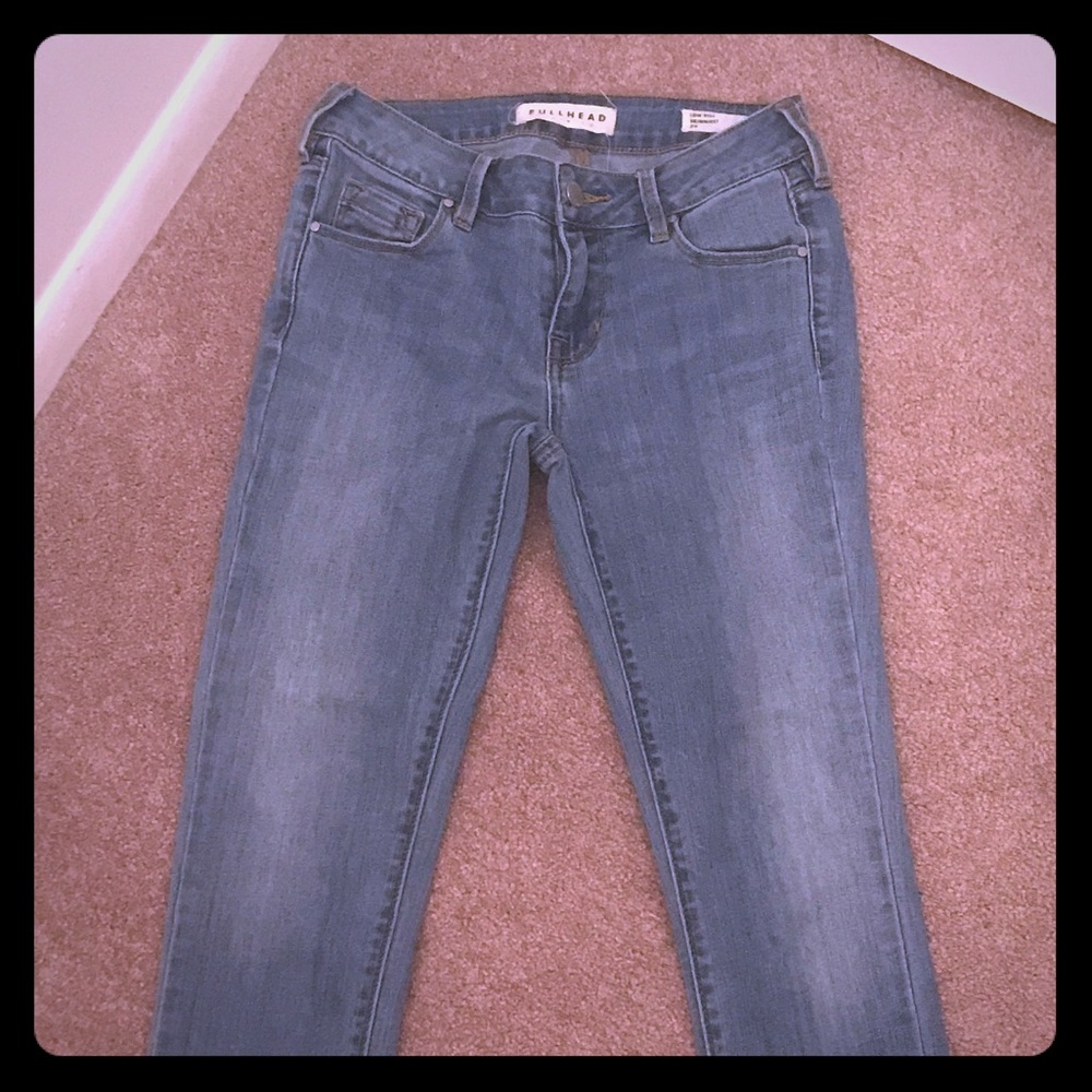 Light wash skinny jean