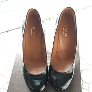 Gucci paten leather black pumps