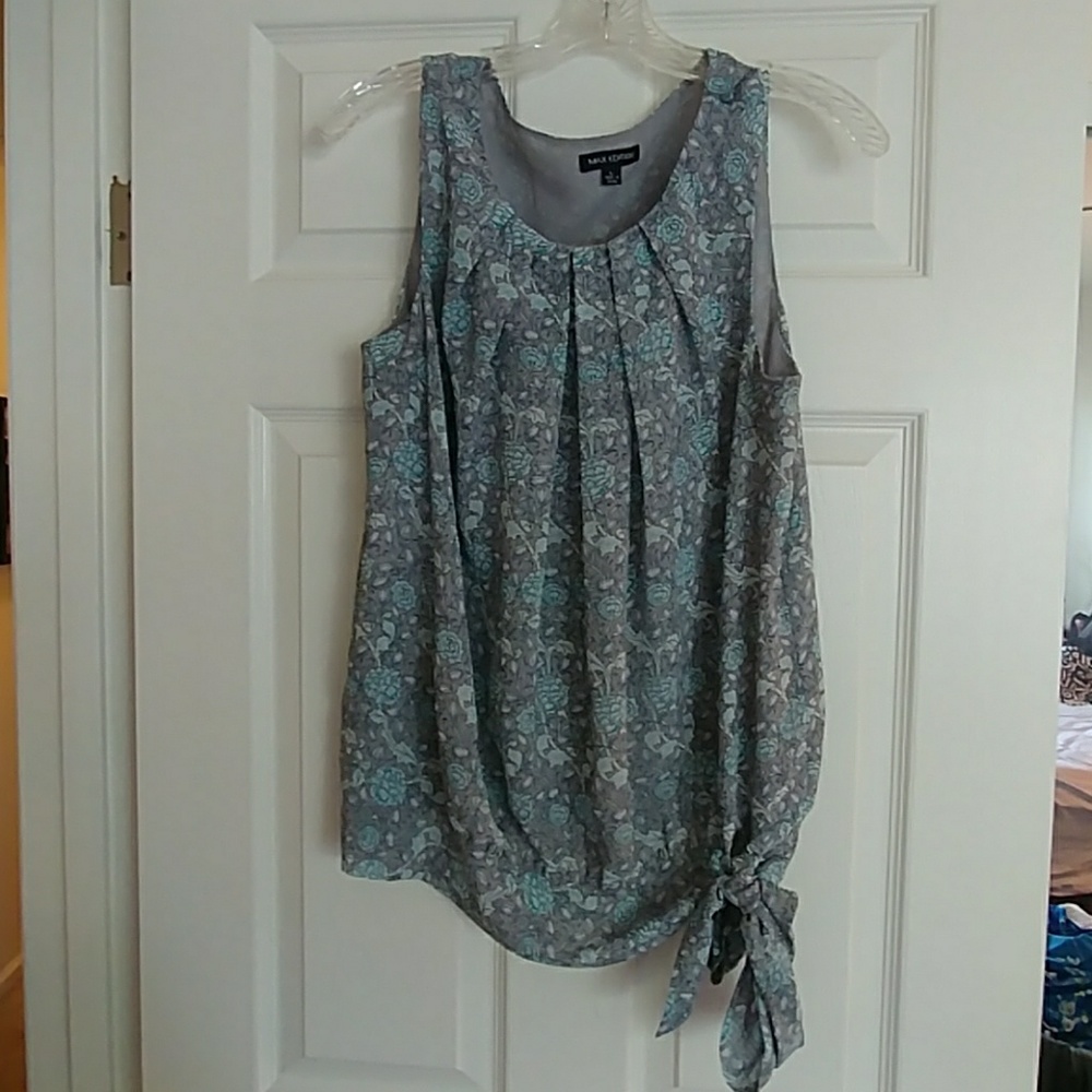Sleeveless dress blouse