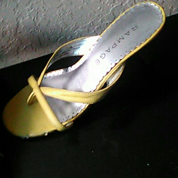 Yellow hell - Picture 2 of 2