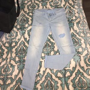 LIGHT WASH SKINNY JEANS//Hollister co