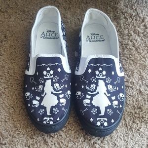 💫HP💫 NWOT Alice in Wonderland Sneakers
