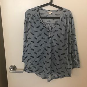 Blue long-sleeved H&M blouse with feather pattern