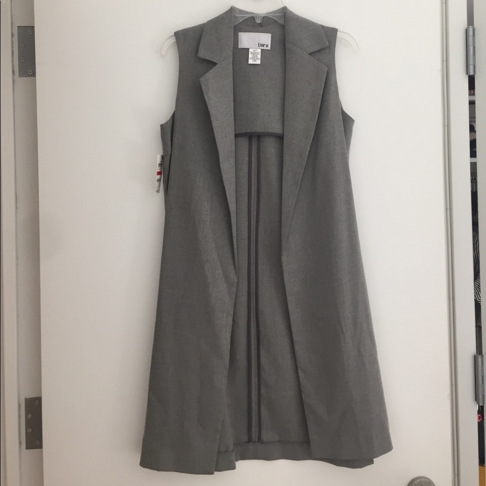 Bar III extended length vest with slit sides
