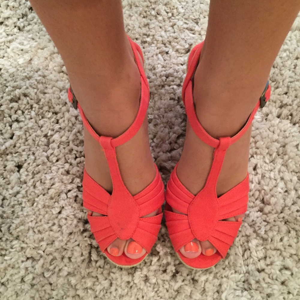 PRICE DROP!!! Coral STEVE MADDEN wedges!