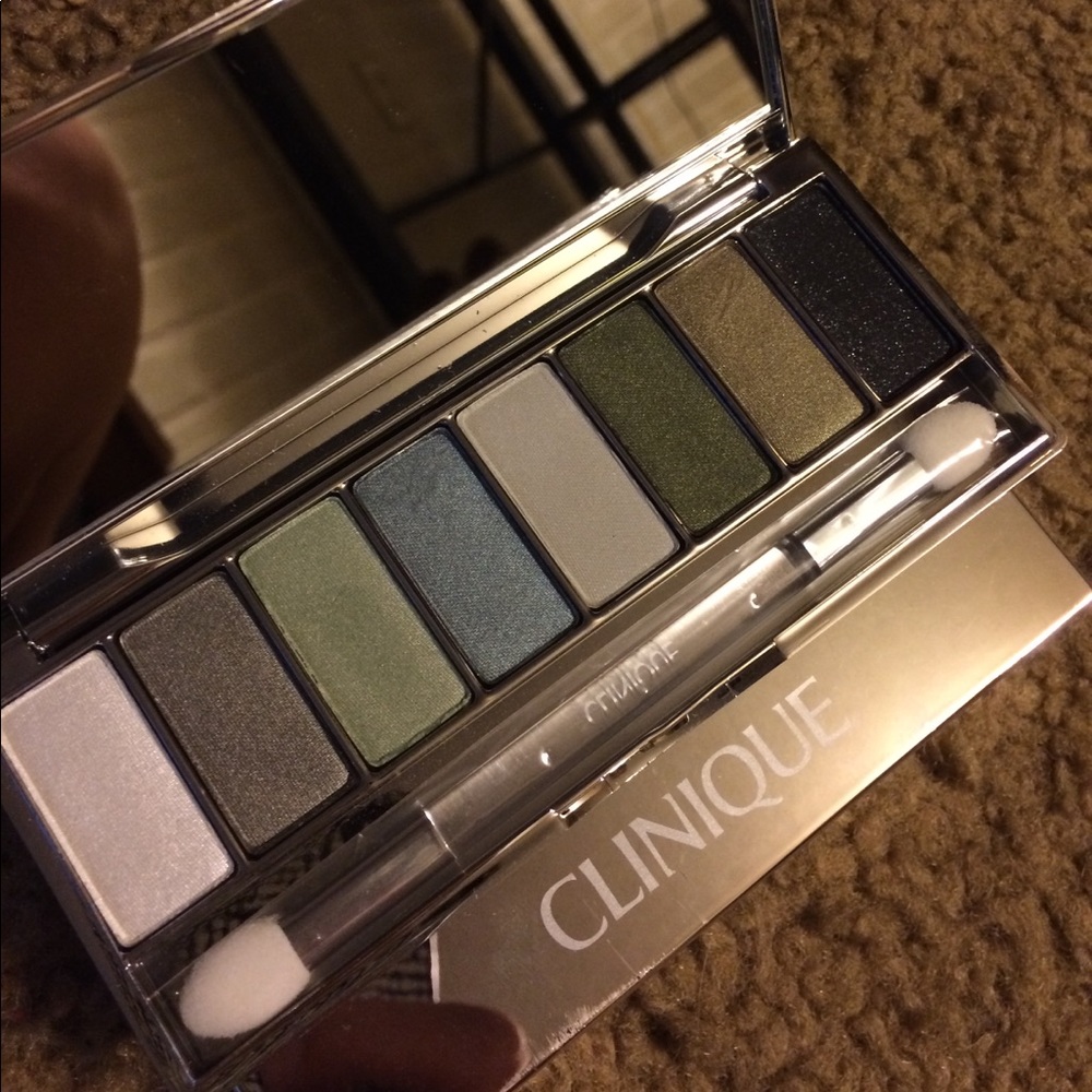 CLINIQUE WEAR EVERYWHERE GREENS PALLETTE