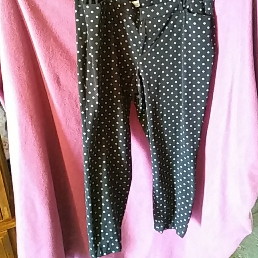 Old navy stretch skinny jeans.