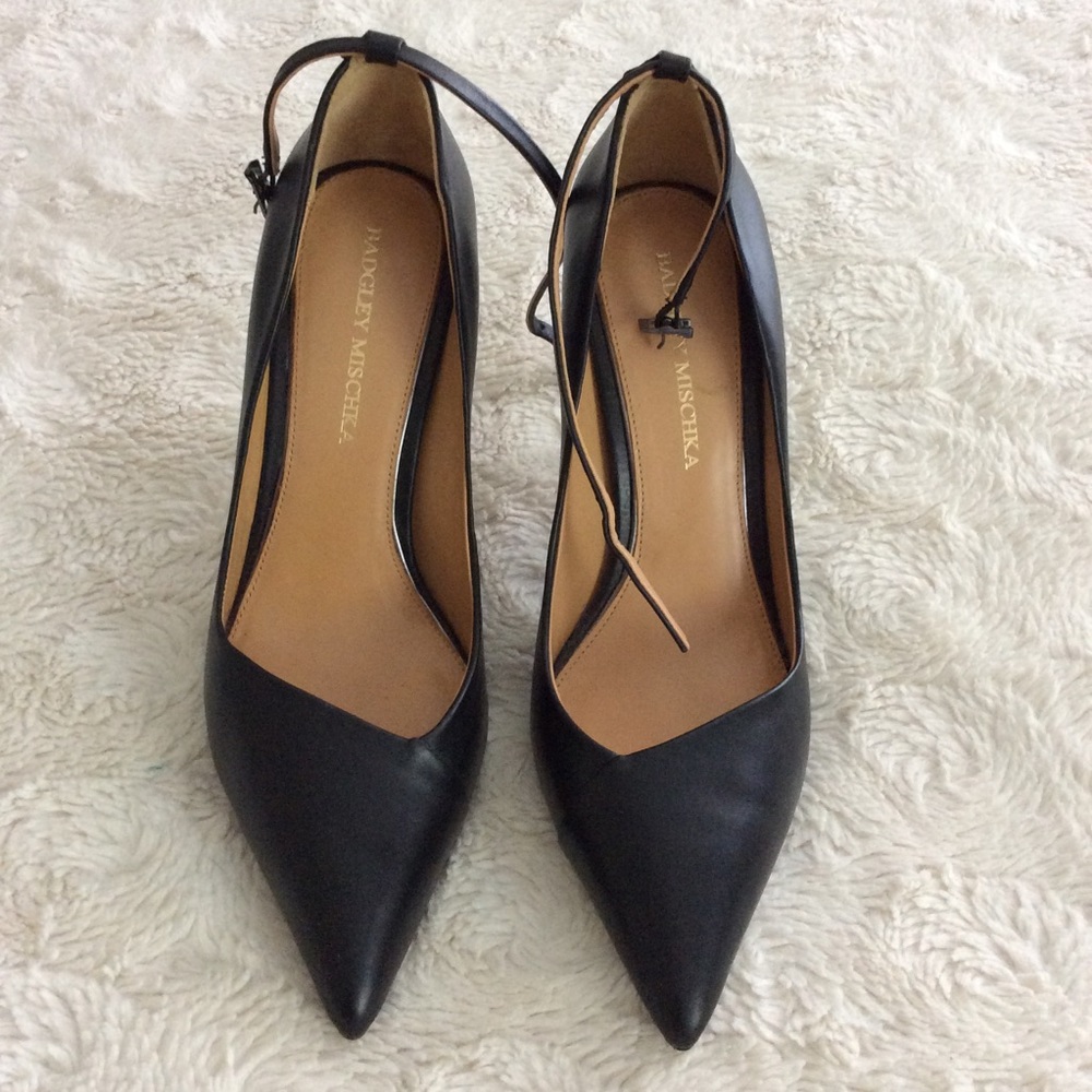 ✨SALE✨ Badgley Mischka Leather Woven Heel