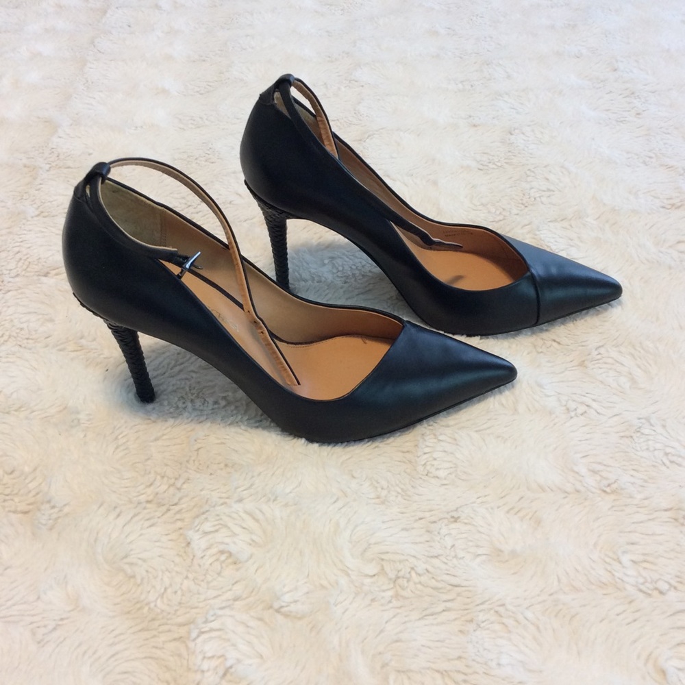✨SALE✨ Badgley Mischka Leather Woven Heel - Picture 3 of 8