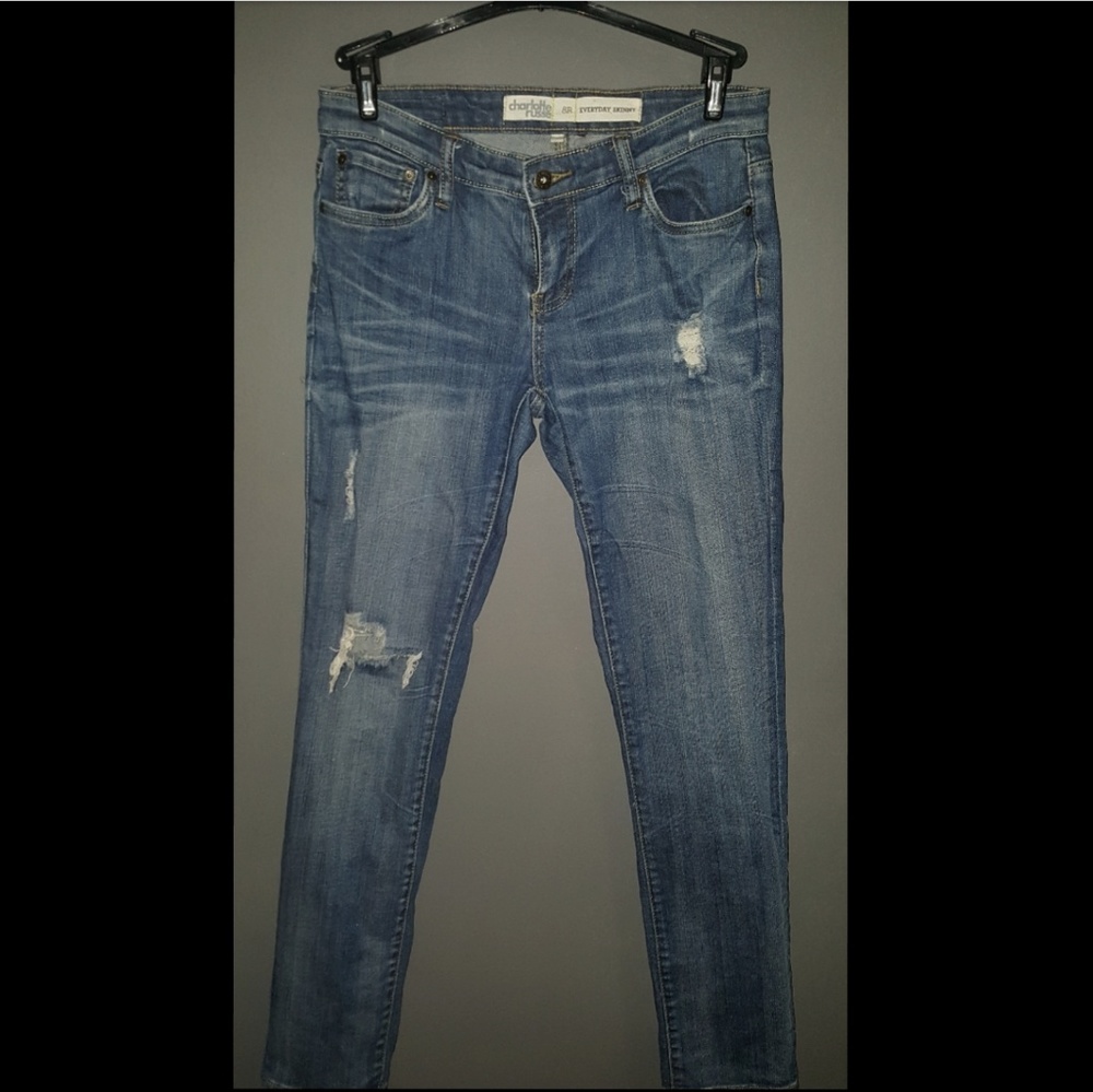 Destroyed skinny jeans😍