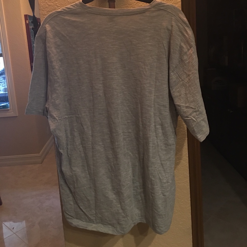 great crew neck tshirt. like new condition - Picture 2 of 4
