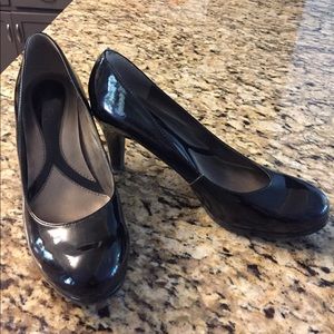 Naturalizer N5 shiny black leather pumps