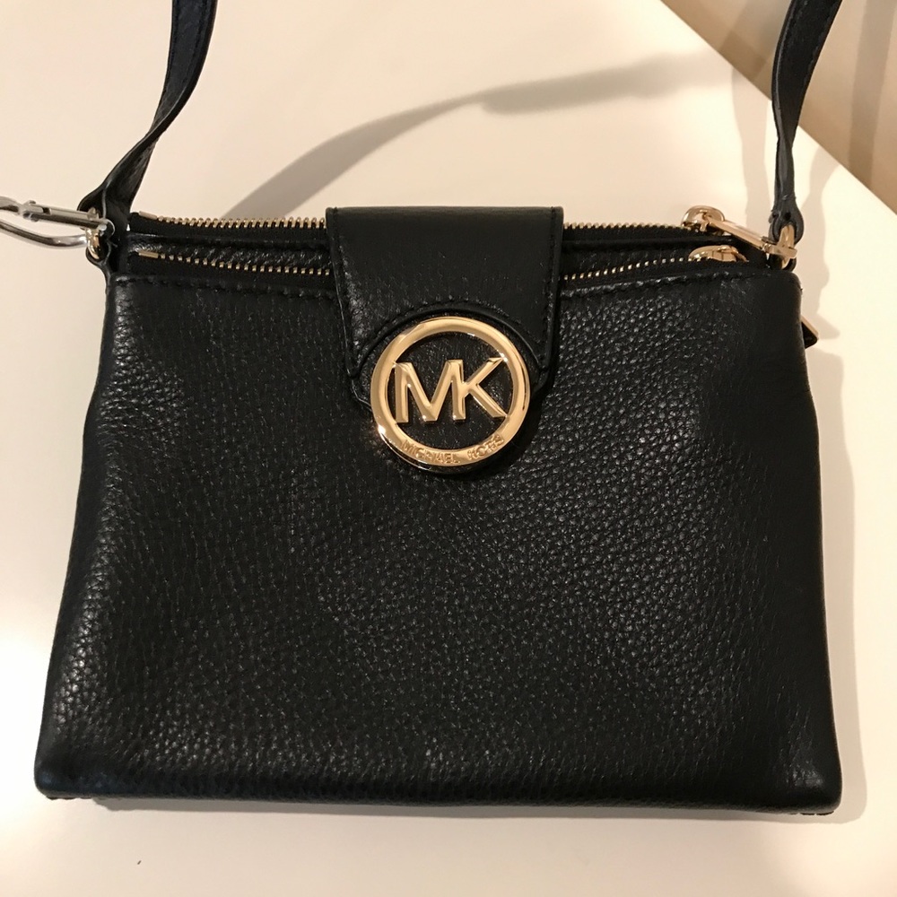 NWOT, Michael Kors, cross body leather purse.