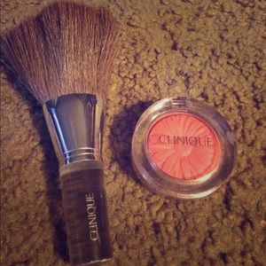 CLINIQUE BRUSH AND BLUSH SET