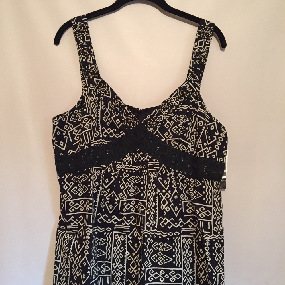 NWT Black and White Sleeveless Dress