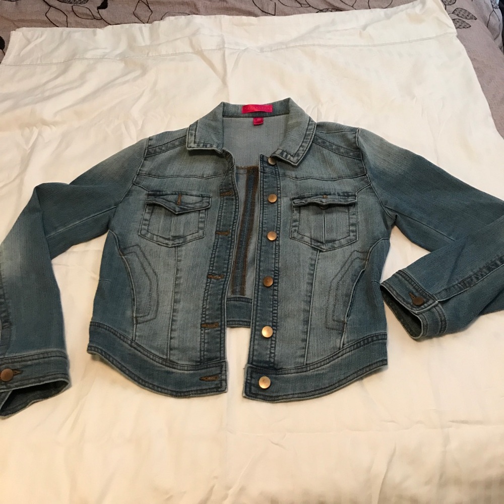 Crop denim jacket