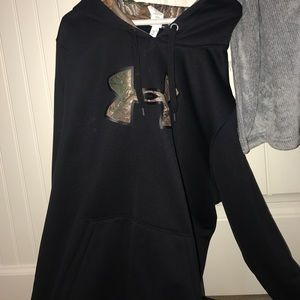 kids 2XL black under armour camo sweatshirt