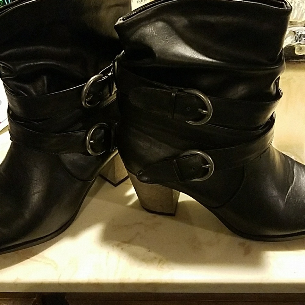 Cute Buckled Low cut boots