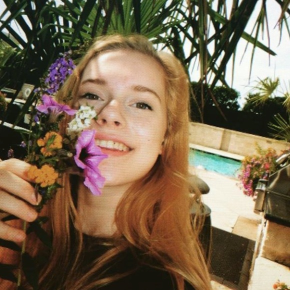 Meet your Posher, Rae - Picture 2 of 3