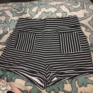 SUPER STRETCHY SHORTS!!//Hollister Co