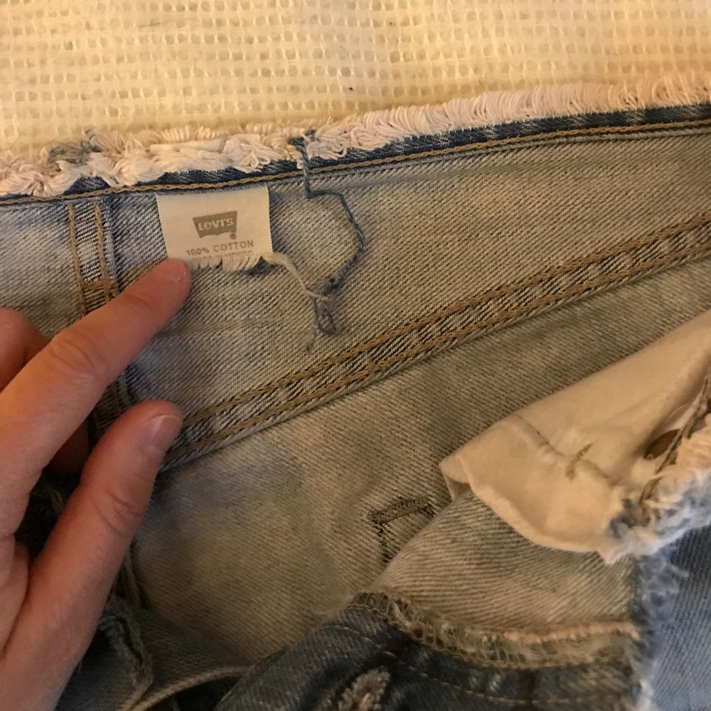 vintage LEVI'S jean shorts - Picture 2 of 5