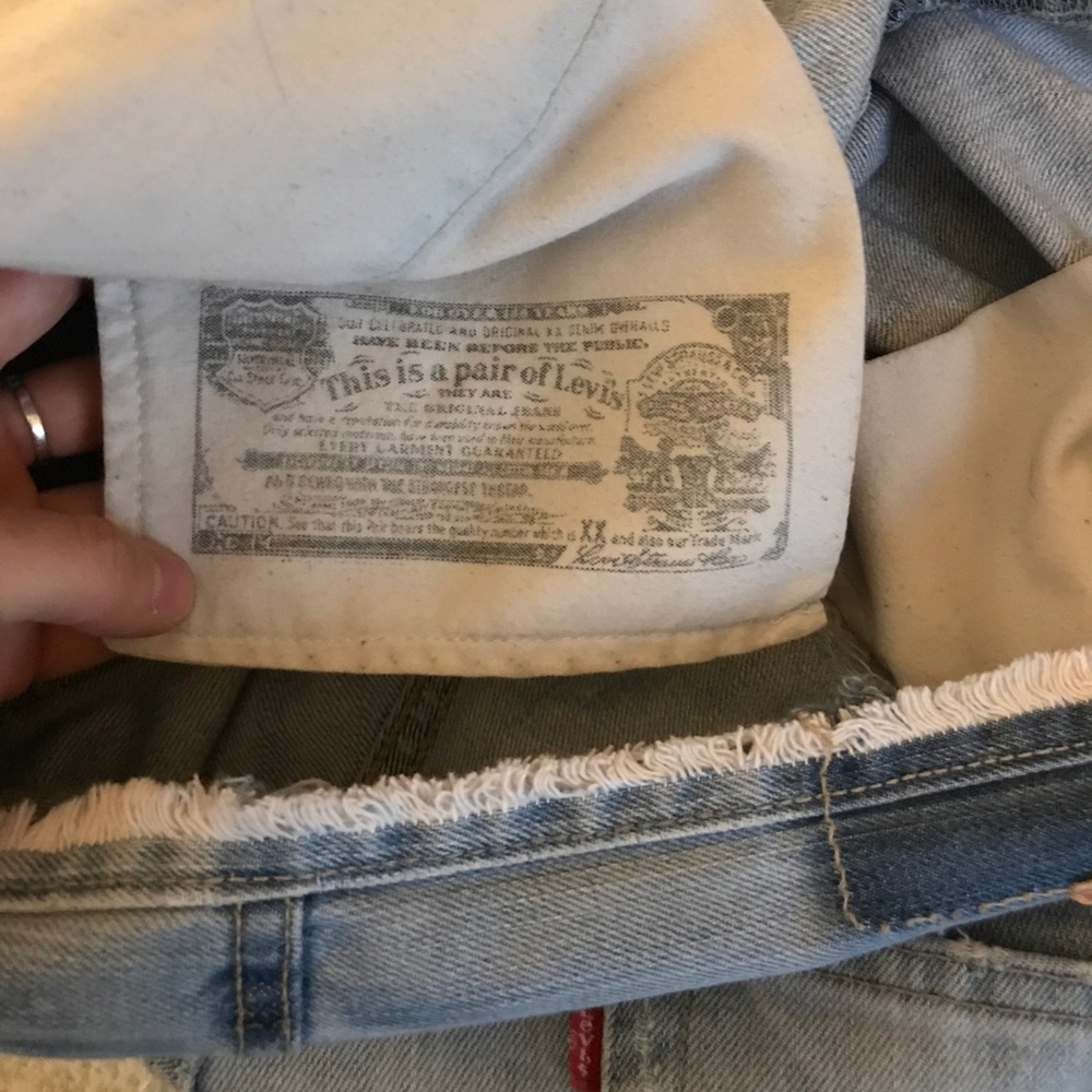 vintage LEVI'S jean shorts - Picture 4 of 5